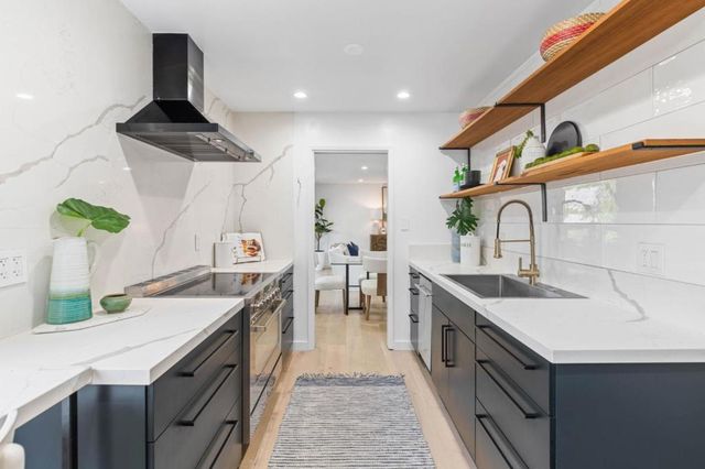 55 Claremont Avenue 301, Redwood City, CA 94062