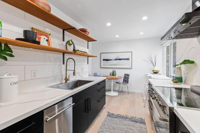 55 Claremont Avenue 301, Redwood City, CA 94062