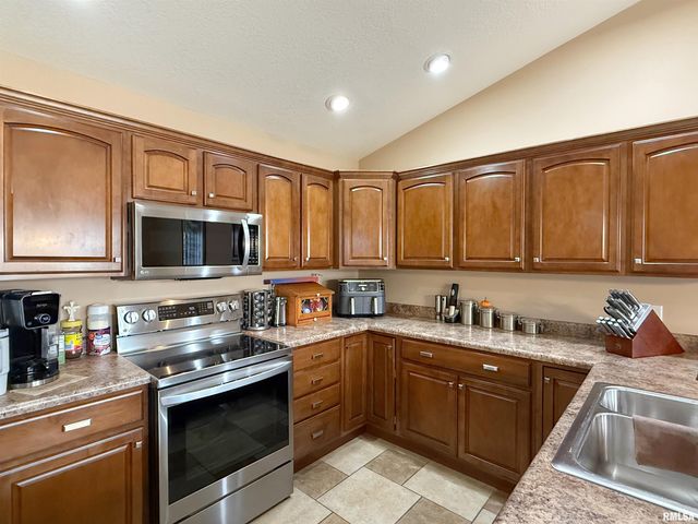 4222 3RD Street A, East Moline, IL 61244