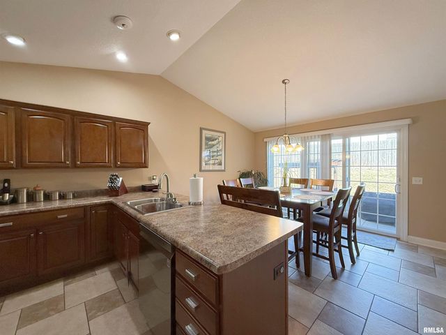 4222 3RD Street A, East Moline, IL 61244