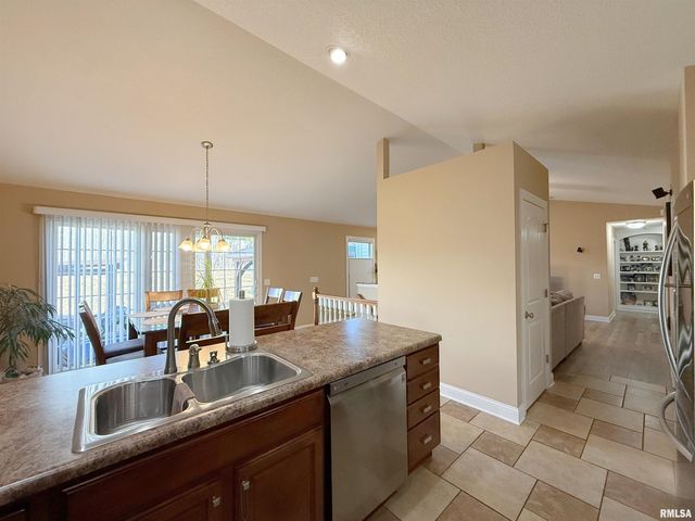 4222 3RD Street A, East Moline, IL 61244