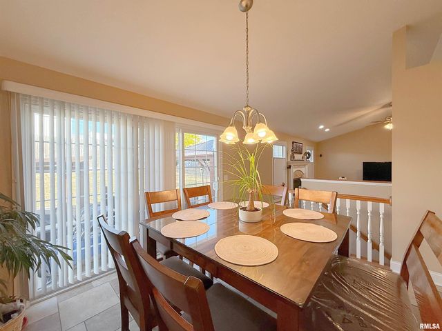 4222 3RD Street A, East Moline, IL 61244