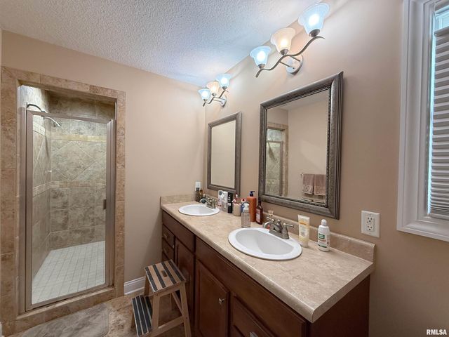 4222 3RD Street A, East Moline, IL 61244