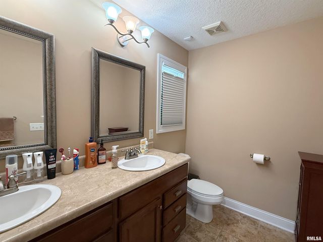 4222 3RD Street A, East Moline, IL 61244