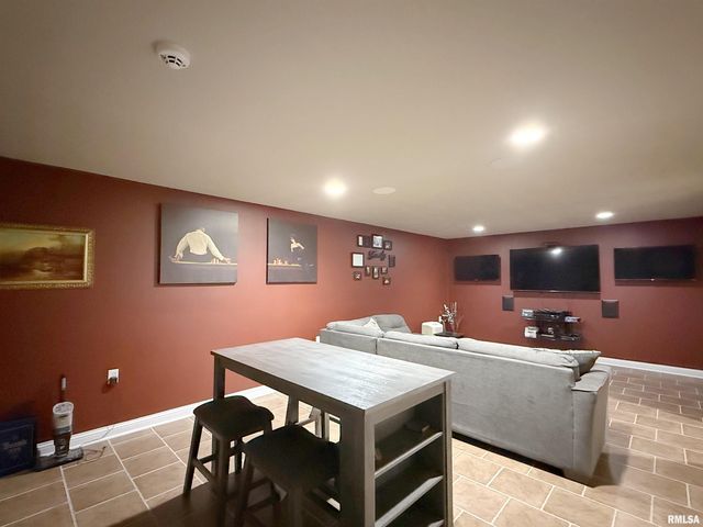 4222 3RD Street A, East Moline, IL 61244