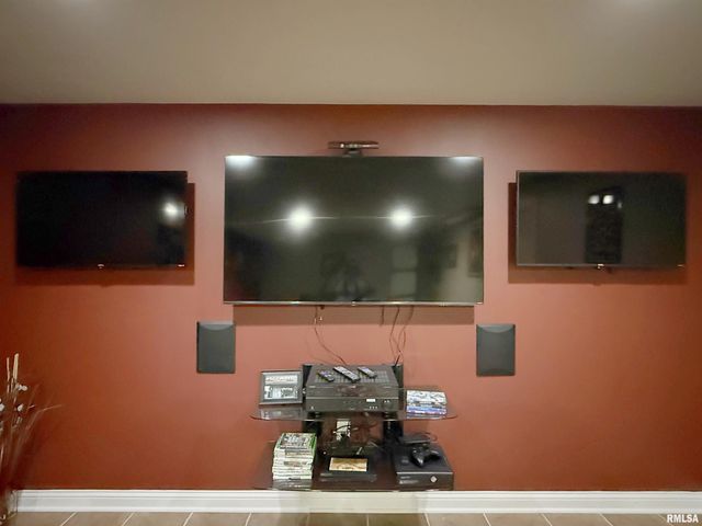 4222 3RD Street A, East Moline, IL 61244