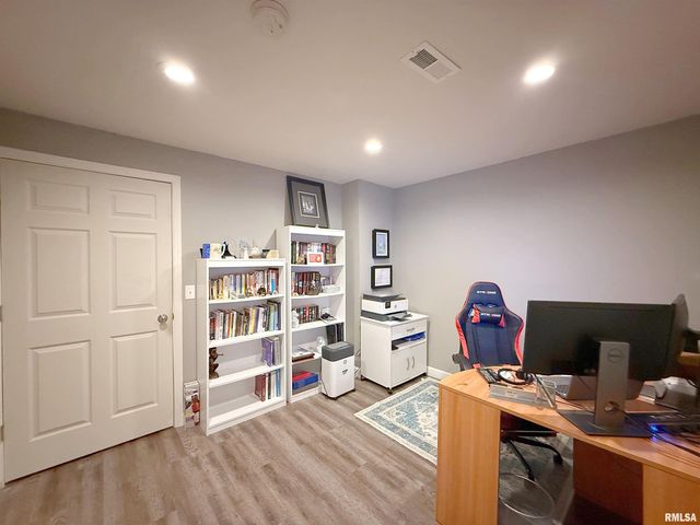 4222 3RD Street A, East Moline, IL 61244