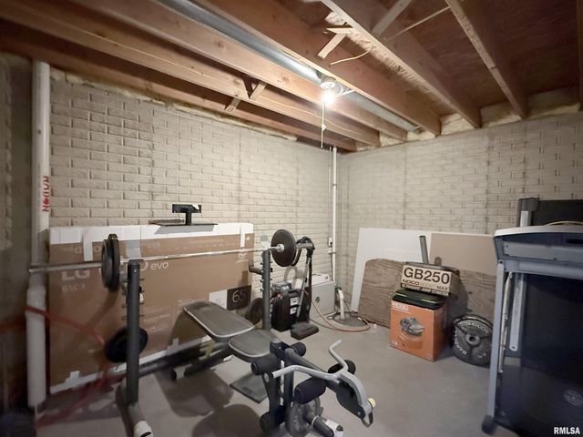 4222 3RD Street A, East Moline, IL 61244