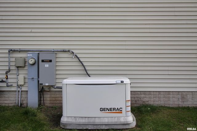 4222 3RD Street A, East Moline, IL 61244