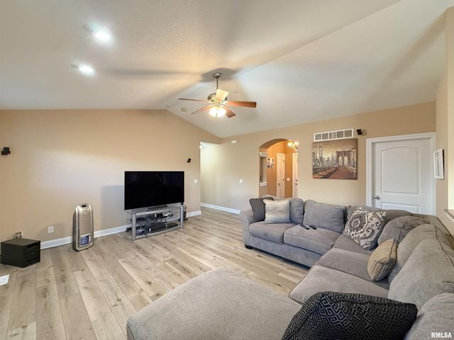 4222 3RD Street A, East Moline, IL 61244