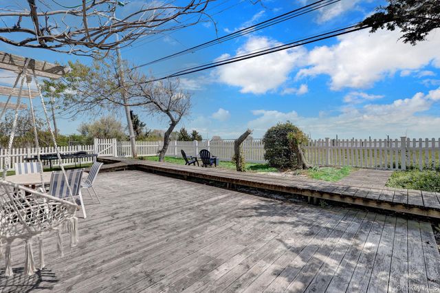 6 Oak Beach Road, Babylon, NY 11702