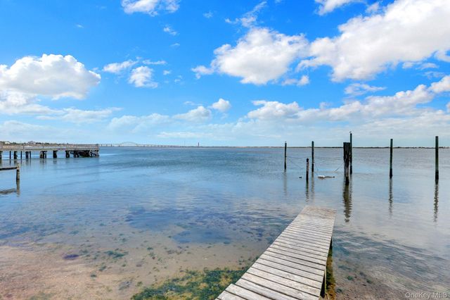 6 Oak Beach Road, Babylon, NY 11702
