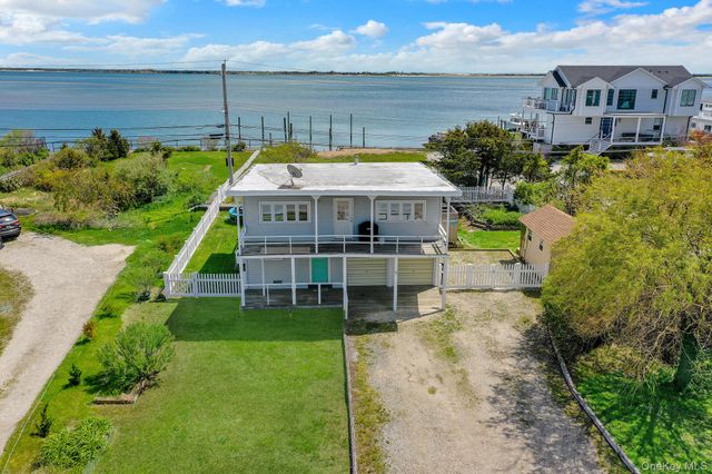 6 Oak Beach Road, Babylon, NY 11702