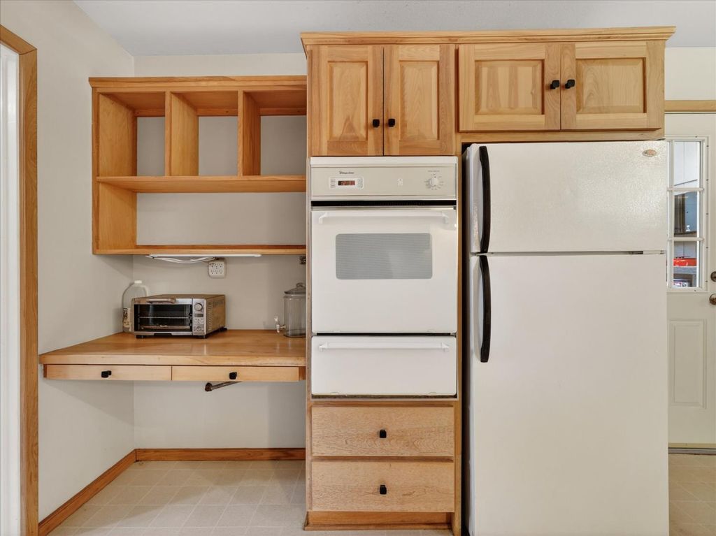 Image 14 of property listing at 41860 Road 222, Oakhurst, CA 93644