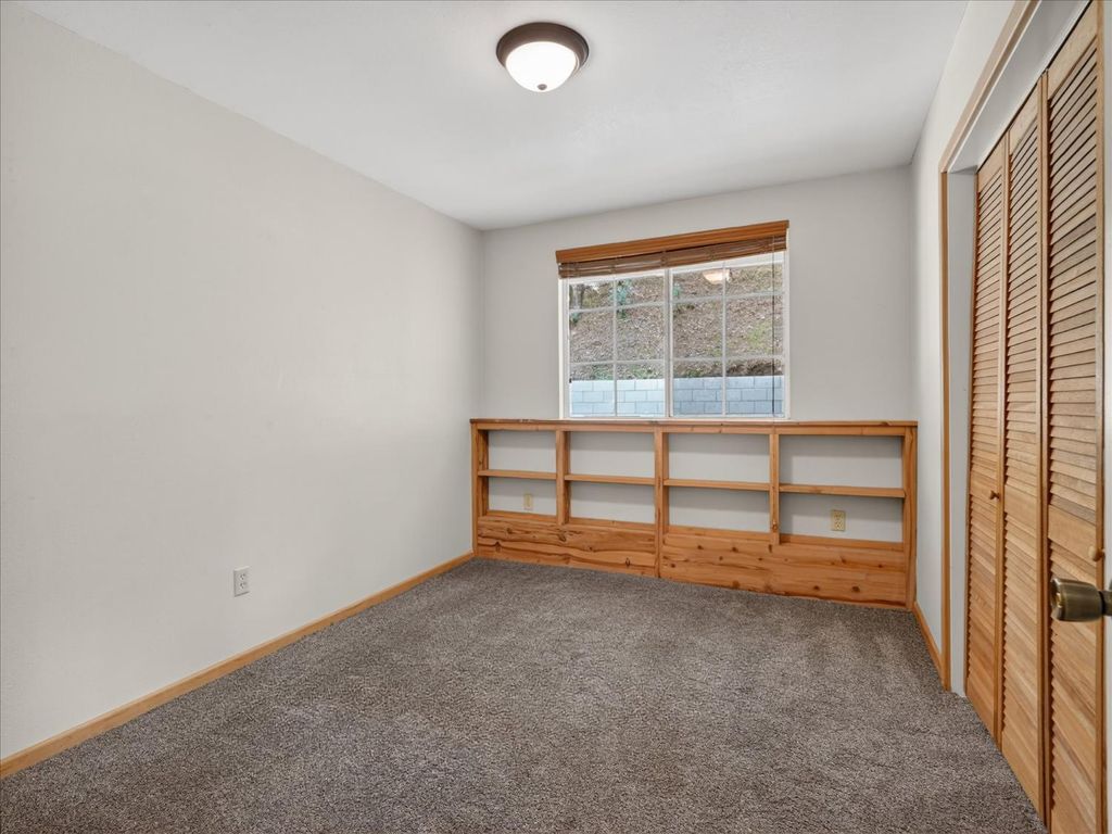 Image 15 of property listing at 41860 Road 222, Oakhurst, CA 93644