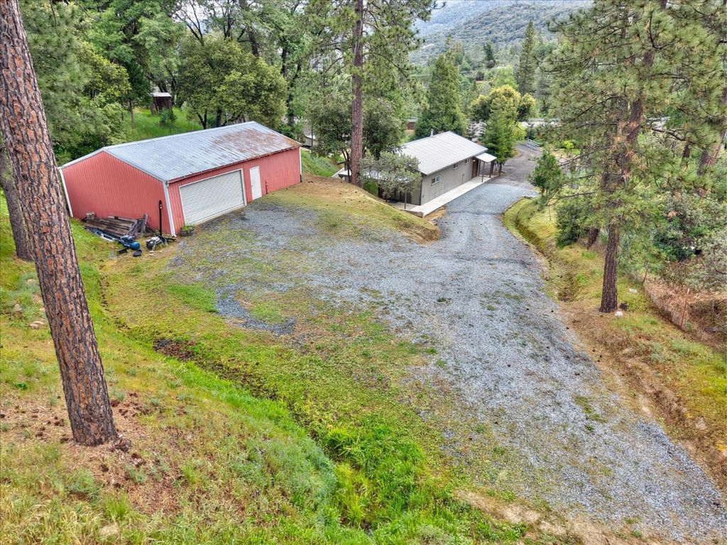 Image 28 of property listing at 41860 Road 222, Oakhurst, CA 93644