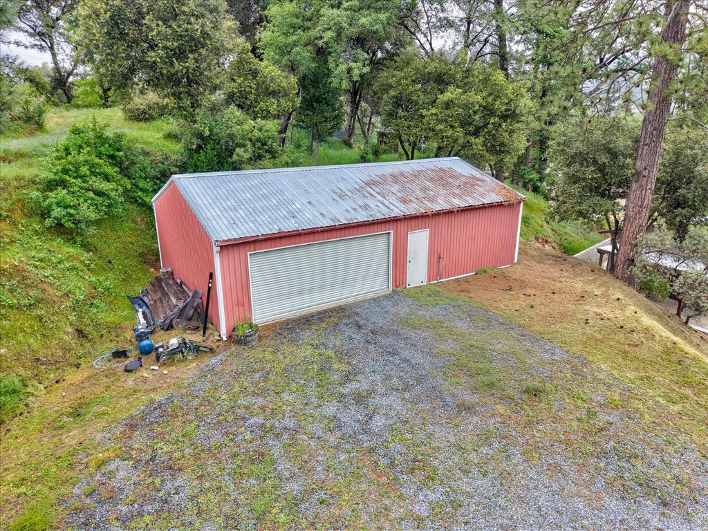 Image 29 of property listing at 41860 Road 222, Oakhurst, CA 93644