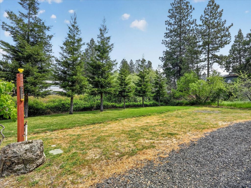 Image 36 of property listing at 41860 Road 222, Oakhurst, CA 93644