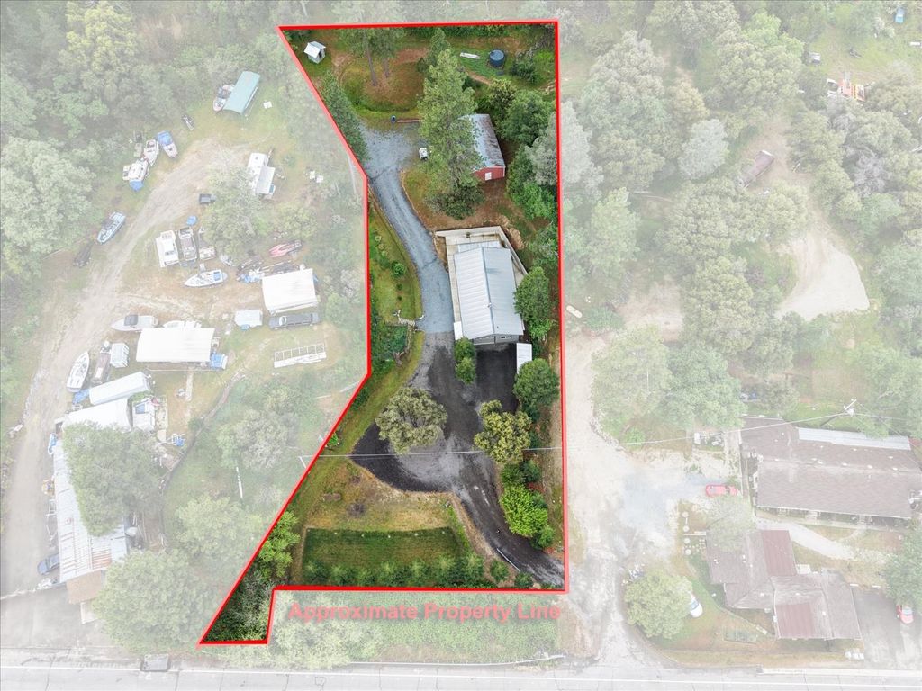 Image 38 of property listing at 41860 Road 222, Oakhurst, CA 93644
