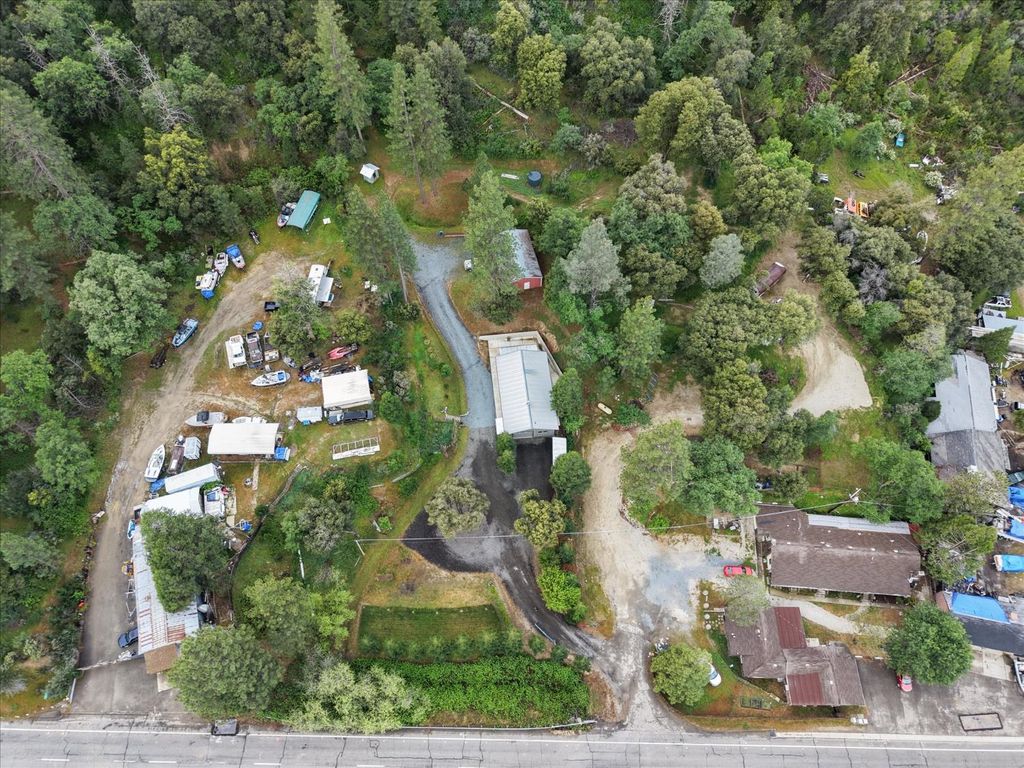 Image 39 of property listing at 41860 Road 222, Oakhurst, CA 93644