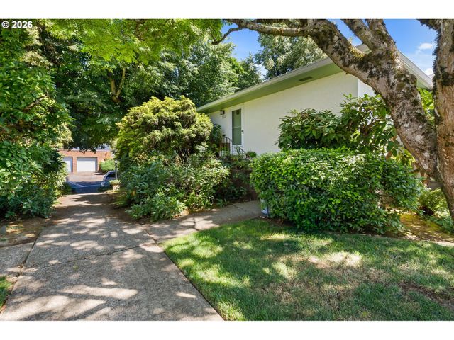 3002 Se BROOKLYN St, Portland, OR 97202