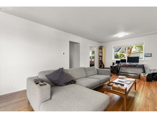 3002 Se BROOKLYN St, Portland, OR 97202