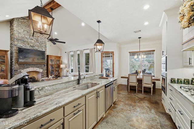 112 Laurelwood Trail, Mendenhall, MS 39114