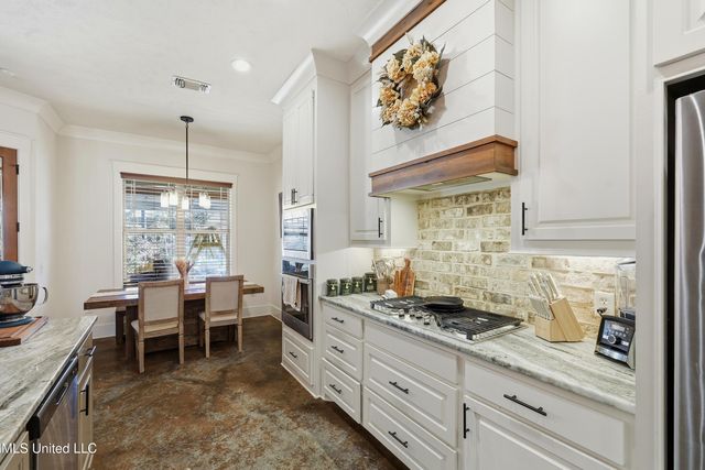 112 Laurelwood Trail, Mendenhall, MS 39114