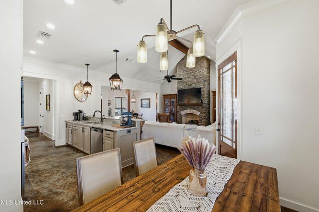 112 Laurelwood Trail, Mendenhall, MS 39114