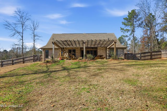 112 Laurelwood Trail, Mendenhall, MS 39114