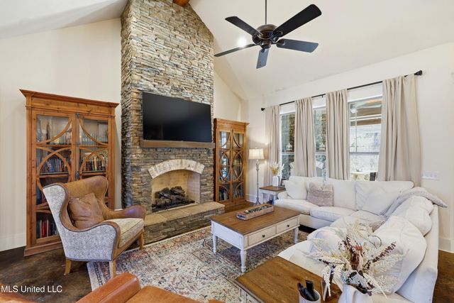 112 Laurelwood Trail, Mendenhall, MS 39114