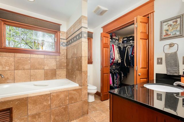 1917 Nichole Circle, Lancaster, OH 43130