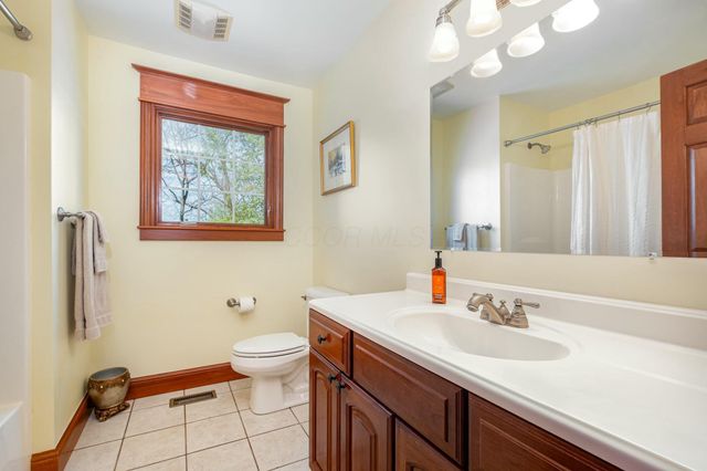1917 Nichole Circle, Lancaster, OH 43130