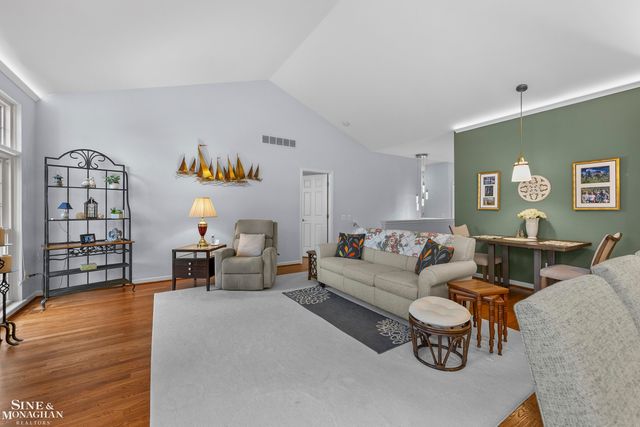 9005 Harbor Place, St Clair Shores, MI 48080