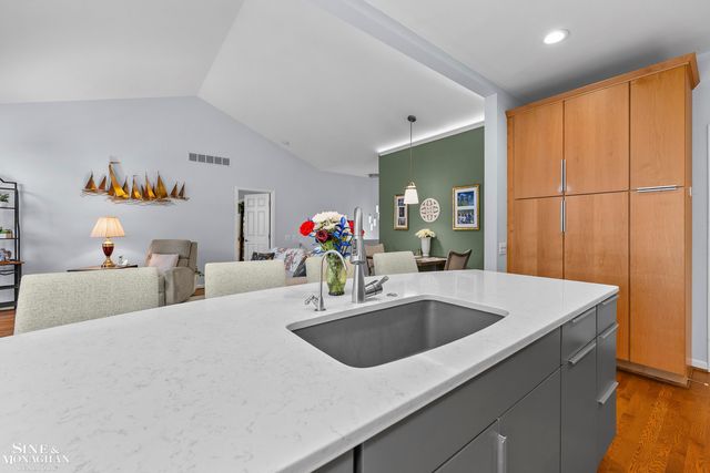 9005 Harbor Place, St Clair Shores, MI 48080