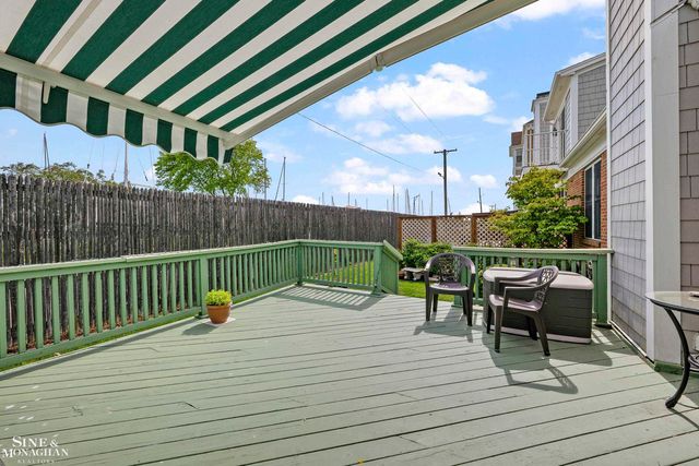 9005 Harbor Place, St Clair Shores, MI 48080