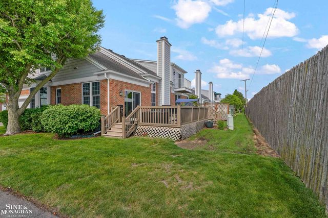 9005 Harbor Place, St Clair Shores, MI 48080