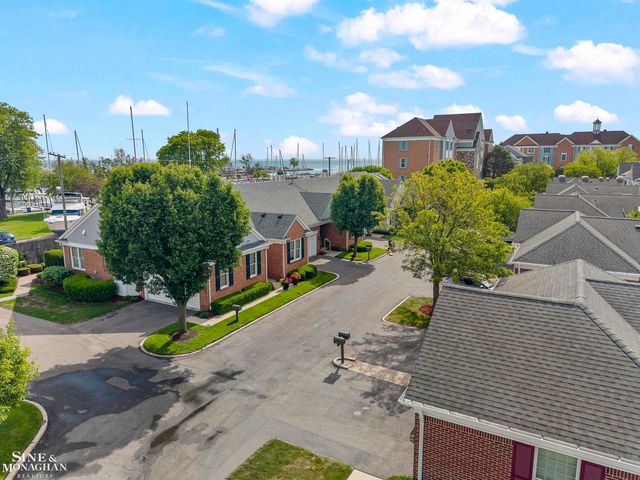 9005 Harbor Place, St Clair Shores, MI 48080