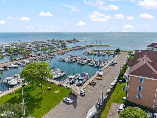 9005 Harbor Place, St Clair Shores, MI 48080