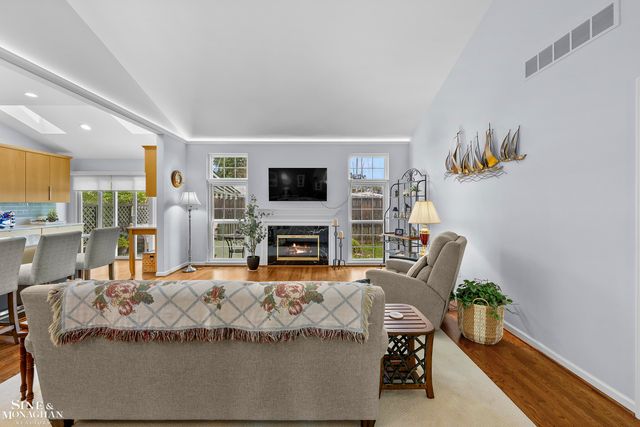 9005 Harbor Place, St Clair Shores, MI 48080