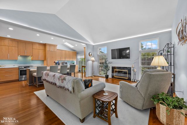 9005 Harbor Place, St Clair Shores, MI 48080