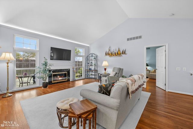 9005 Harbor Place, St Clair Shores, MI 48080