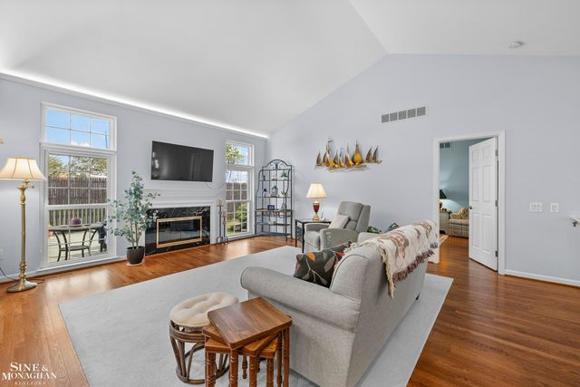 9005 Harbor Place, St Clair Shores, MI 48080