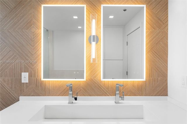 1000 Venetian Way 303, Miami, FL 33139