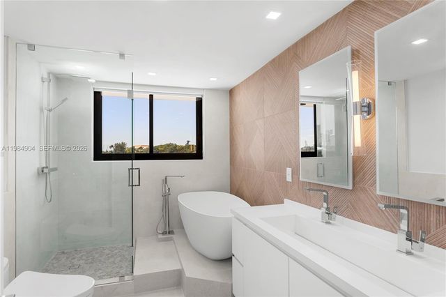 1000 Venetian Way 303, Miami, FL 33139