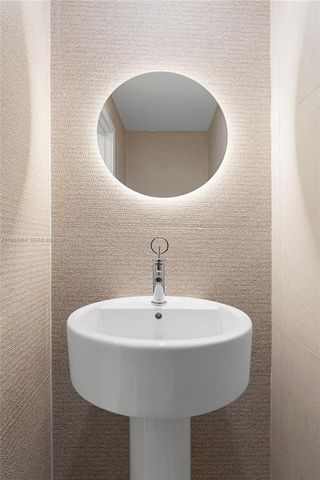 1000 Venetian Way 303, Miami, FL 33139