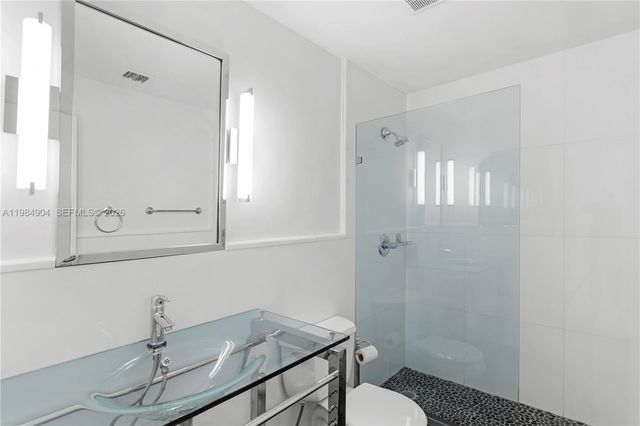 1000 Venetian Way 303, Miami, FL 33139