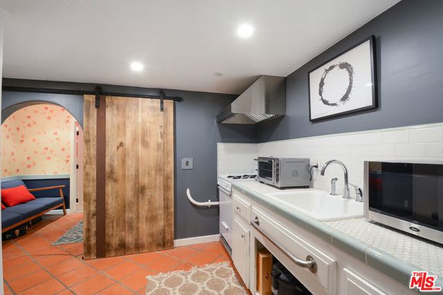 6717 Whitley Terrace, Los Angeles, CA 90068