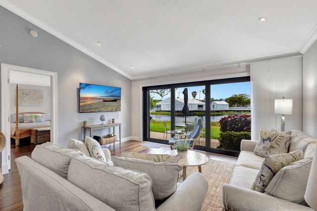 515 Club Drive, Palm Beach Gardens, FL 33418