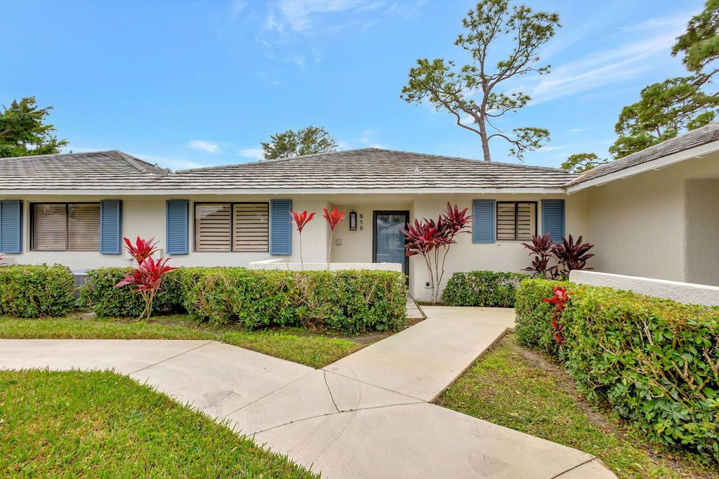 515 Club Drive, Palm Beach Gardens, FL 33418